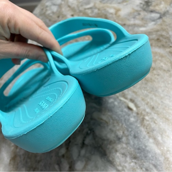 Crocs Iconic Comfort Women's Aqua Strappy Slip On Kelli Slipper Size US 10 - Picture 6 of 9